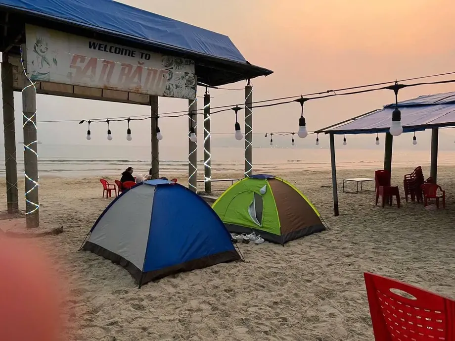 Cắm trại bên biển