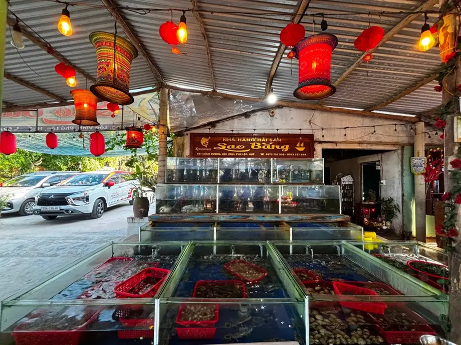 Hải sản tươi tại bể